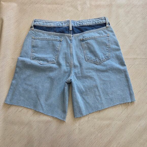 Forever 21 woman's unique 2 shaded jean shorts size 29 - Picture 4 of 4